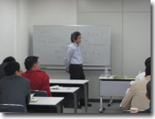 花田教授が講義中の様子